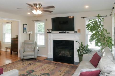 146 Naismith St, Springfield, MA 01104 photo 6