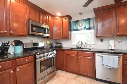 32 Garcia St, Springfield, MA 01129 photo 3