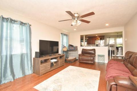 32 Garcia St, Springfield, MA 01129 photo 6