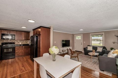 92 Louis Rd, Springfield, MA 01118 photo 4