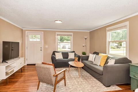 92 Louis Rd, Springfield, MA 01118 photo 1