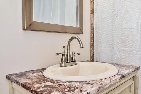 92 Louis Rd, Springfield, MA 01118 photo 9