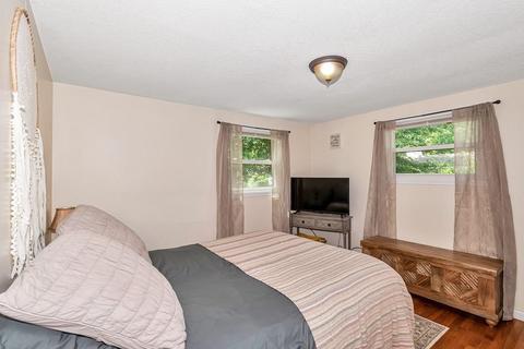92 Louis Rd, Springfield, MA 01118 photo 12