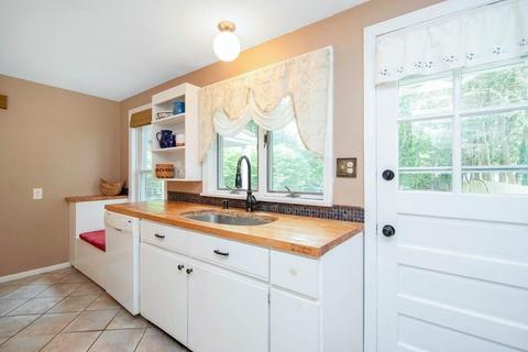 15 Redstone Dr, Springfield, MA 01118 photo 20