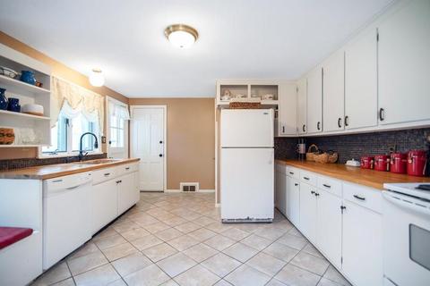 15 Redstone Dr, Springfield, MA 01118 photo 15