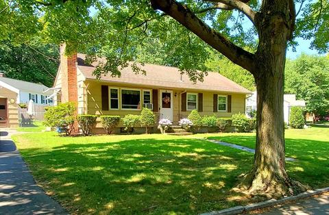 61 Greaney St, Springfield, MA 01104 photo 5