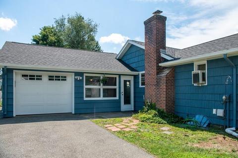 672 E Main St, Chicopee, MA 01020 photo 4