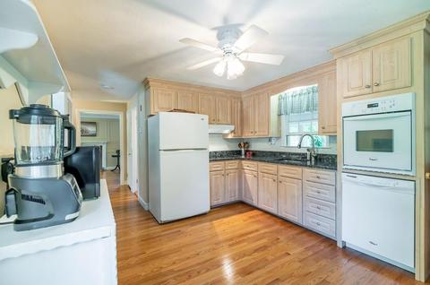 35 Sandra Ln, Reading, MA 01867 photo 2