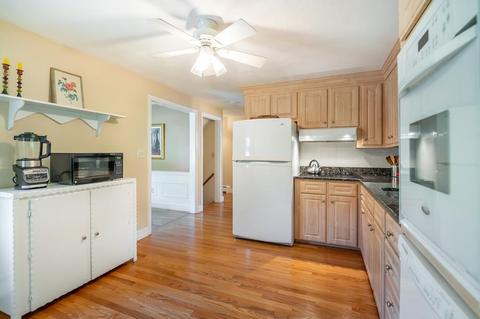35 Sandra Ln, Reading, MA 01867 photo 3