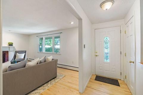 5 Oxford Rd, Derry, NH 03038 photo 6