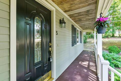 5 Oxford Rd, Derry, NH 03038 photo 4