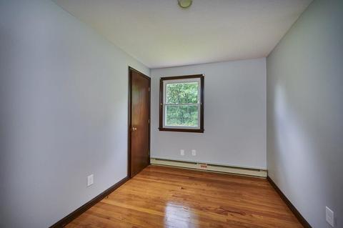 38 Phelps St, Easthampton, MA 01027 photo 15