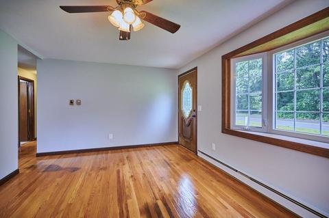 38 Phelps St, Easthampton, MA 01027 photo 10