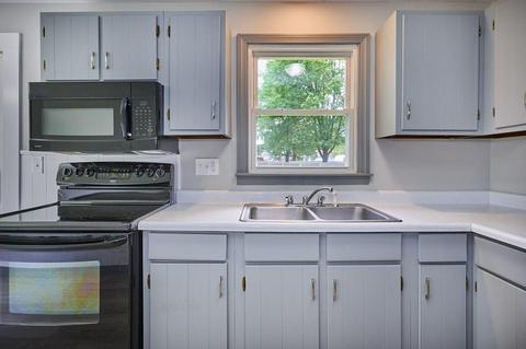 38 Phelps St, Easthampton, MA 01027 photo 7