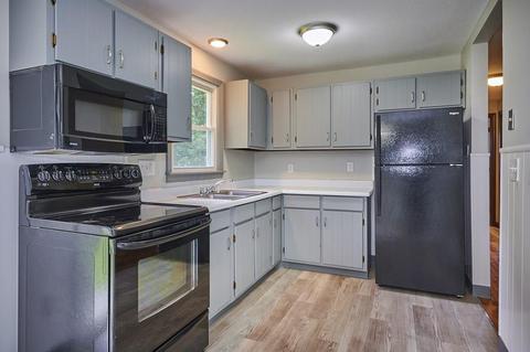 38 Phelps St, Easthampton, MA 01027 photo 5