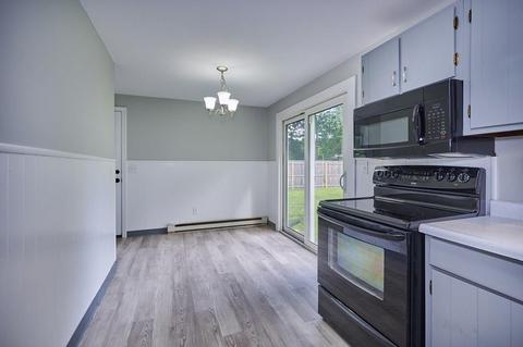 38 Phelps St, Easthampton, MA 01027 photo 6