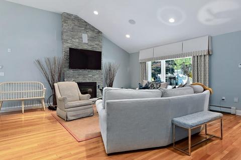 87 Macarthur Rd, Stoneham, MA 02180 photo 4