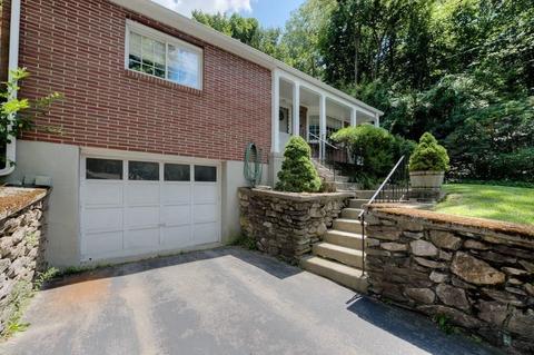 45 Pine Tree Dr, Worcester, MA 01609 photo 2