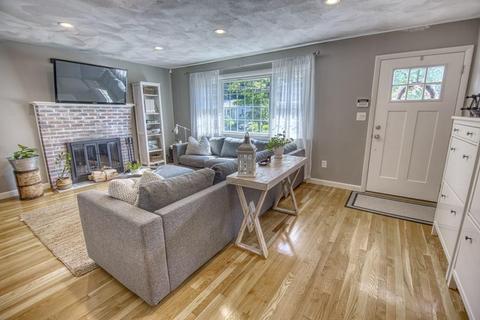 139 Spring View Dr, Lynn, MA 01904 photo 2