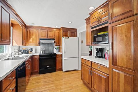 56 Forest St, Reading, MA 01867 photo 12