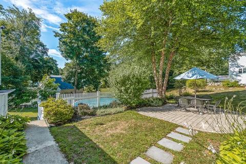 56 Forest St, Reading, MA 01867 photo 4