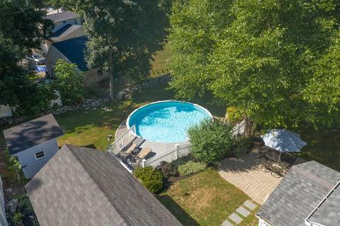 56 Forest St, Reading, MA 01867 photo 2