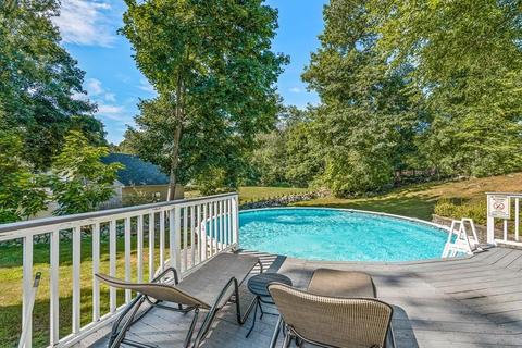 56 Forest St, Reading, MA 01867 photo 3