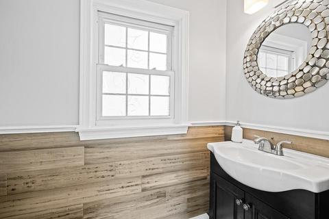 56 Forest St, Reading, MA 01867 photo 5