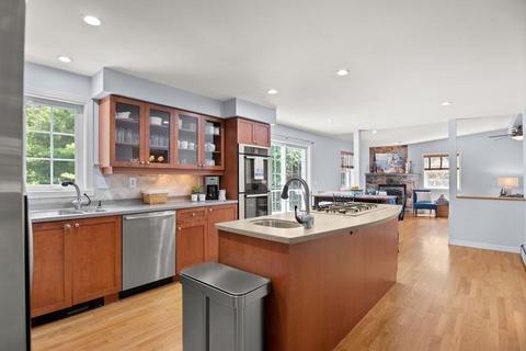 34 Bennett St N, Gloucester, MA 01930 photo 10