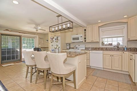 50 Macarthur Rd, Stoneham, MA 02180 photo 12