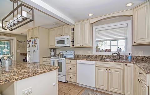 50 Macarthur Rd, Stoneham, MA 02180 photo 11