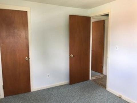 64 Judith St, Springfield, MA 01118 photo 9