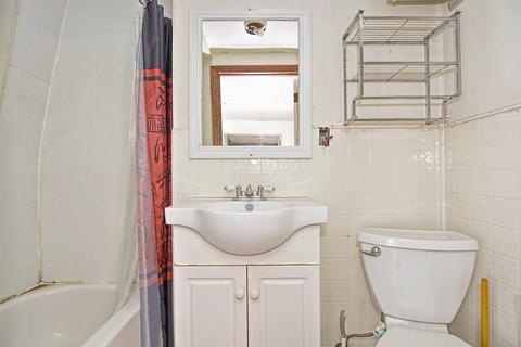 424 Linden St, Fall River, MA 02720 photo 31