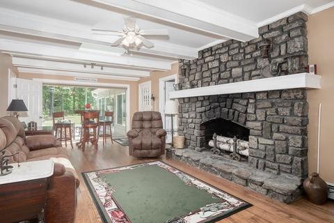 446 Forest St, Dunstable, MA 01827 photo 3