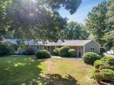 446 Forest St, Dunstable, MA 01827 photo 2