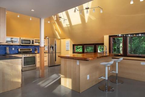 154 Rawson Rd, Brookline, MA 02445 photo 4