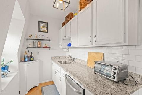 593 E 5th #3, Boston, MA 02127 photo 2