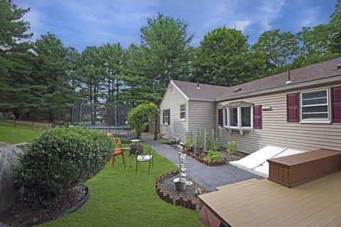 274 Maple St, Danvers, MA 01923 photo 2