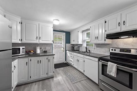 274 Maple St, Danvers, MA 01923 photo 3
