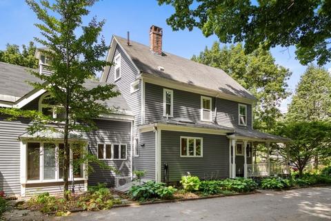 106 Oak St, Reading, MA 01867 photo 3