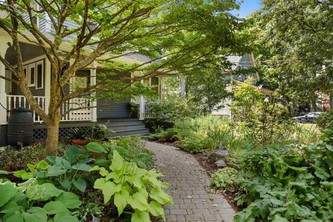 106 Oak St, Reading, MA 01867 photo 4