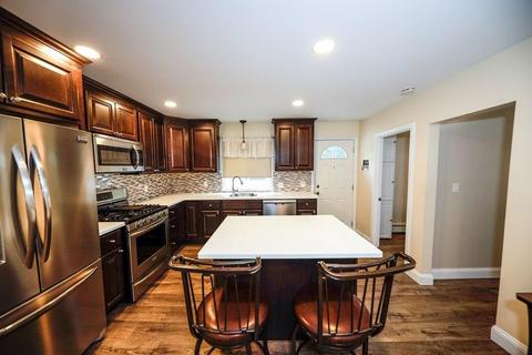 292 Emmett St, Fall River, MA 02721 photo 1