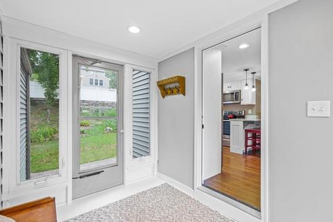 31 Longfellow Rd, Reading, MA 01867 photo 4