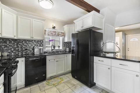 34 Maverick St, Dedham, MA 02026 photo 8