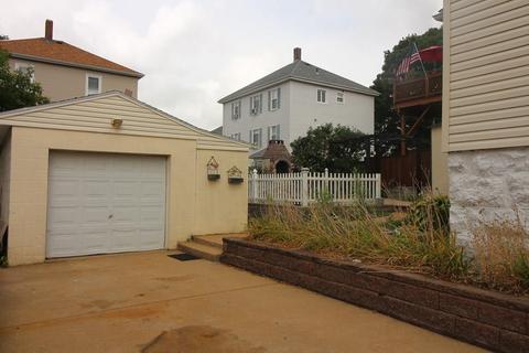 25 Hambly St, Fall River, MA 02721 photo 3