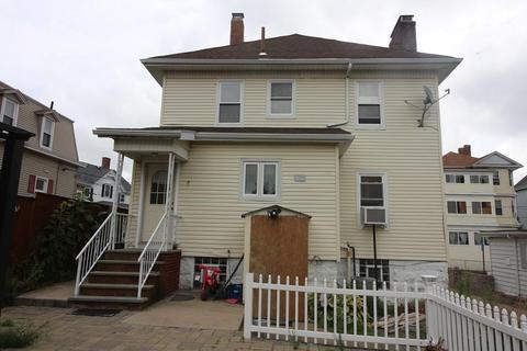 25 Hambly St, Fall River, MA 02721 photo 4