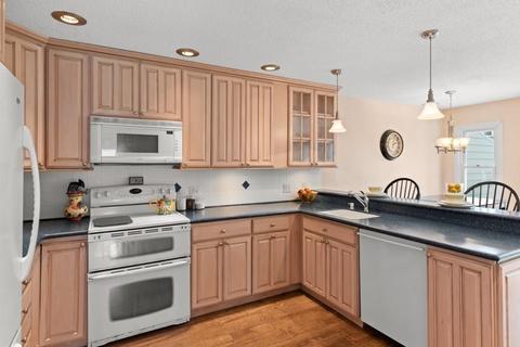 9 Carnation Cir #D, Reading, MA 01867 photo 14