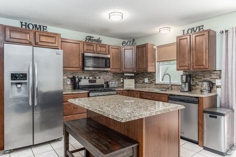 65 Santoro Rd, Worcester, MA 01606 photo 3
