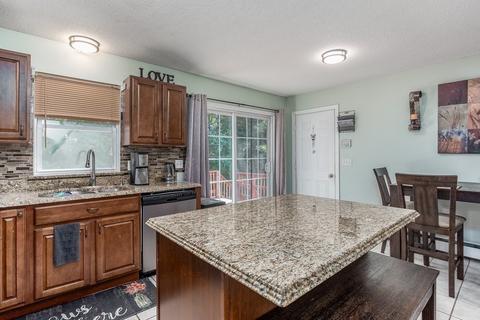 65 Santoro Rd, Worcester, MA 01606 photo 4
