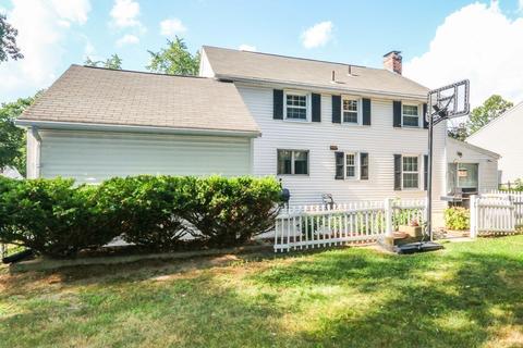 35 Bennington St, Springfield, MA 01108 photo 5
